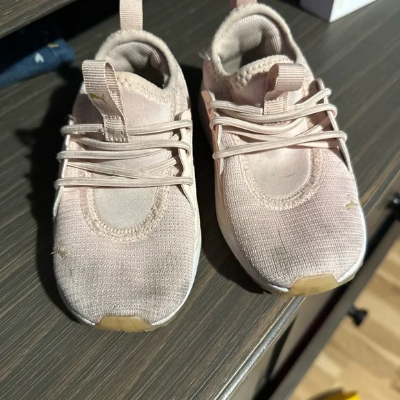 Girls pink pumas - Picture 3 of 5